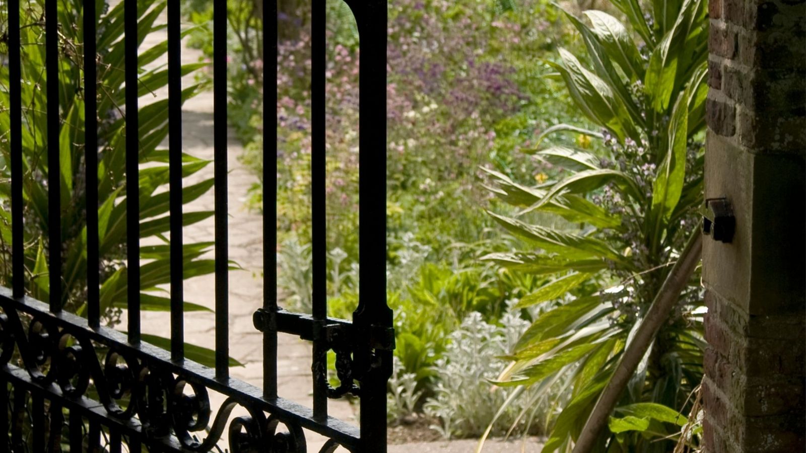 Kemalpaşa Bahçe Kapısı